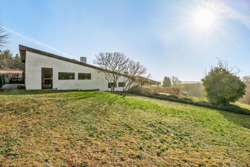 Hus på skråning, arkitekttegnet villa, vilde huse, arkitektens eget hus