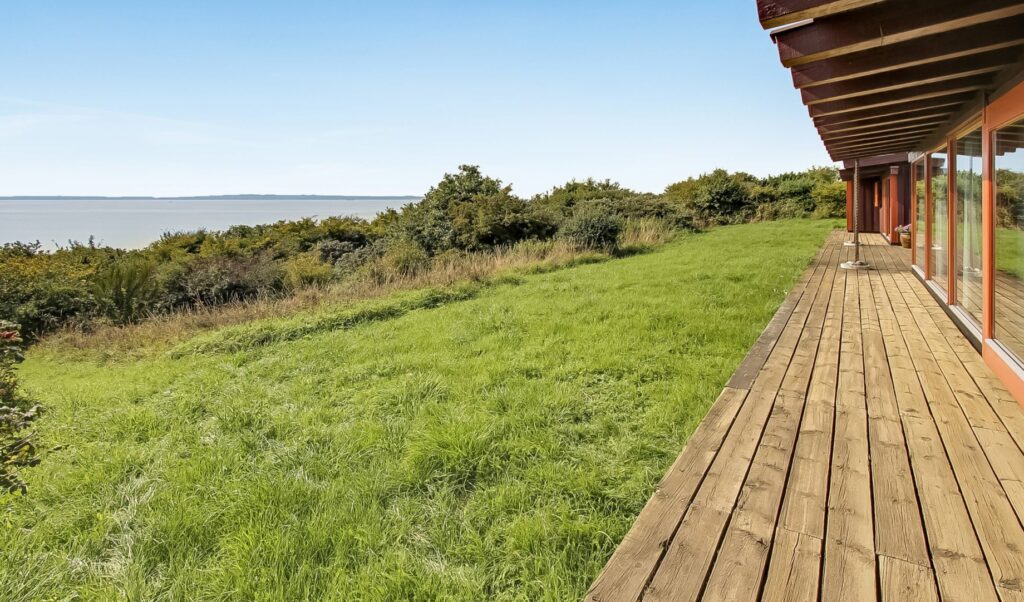 Fantastisk udsigt til salg på Mols, lækkert sommerhus, arkitekttegnet hus