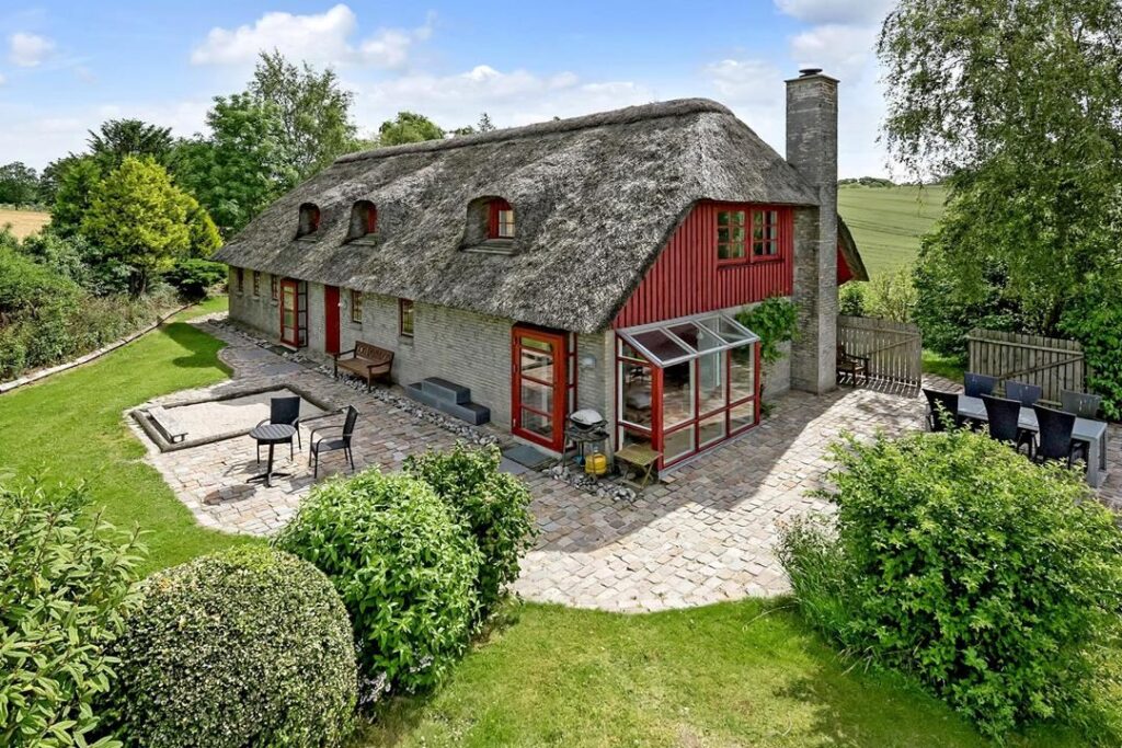 Lækkert hus med stråtag