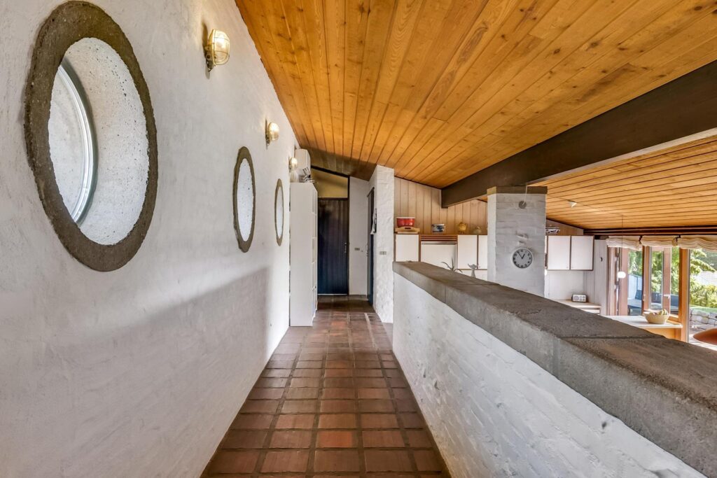 Rustikt 70'er hus, Arkitekttegnet bolig i Juelsminde, beton i huset