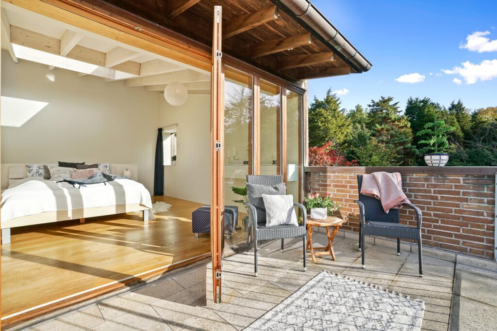 Utzon villa ved Faaborg, soveværelse med altan
