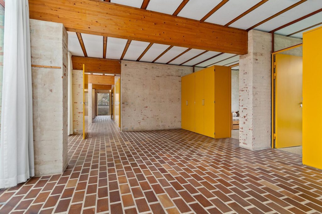 Bornebusch villa Hoff, Søllerød. Teglgulv, smukt rum, arkitekttegnet