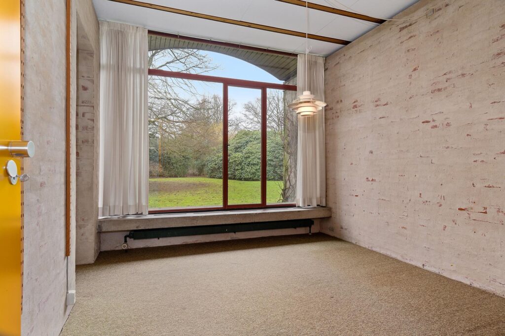 Bornebusch villa Hoff, Søllerød. Teglgulv, smukt rum, arkitekttegnet