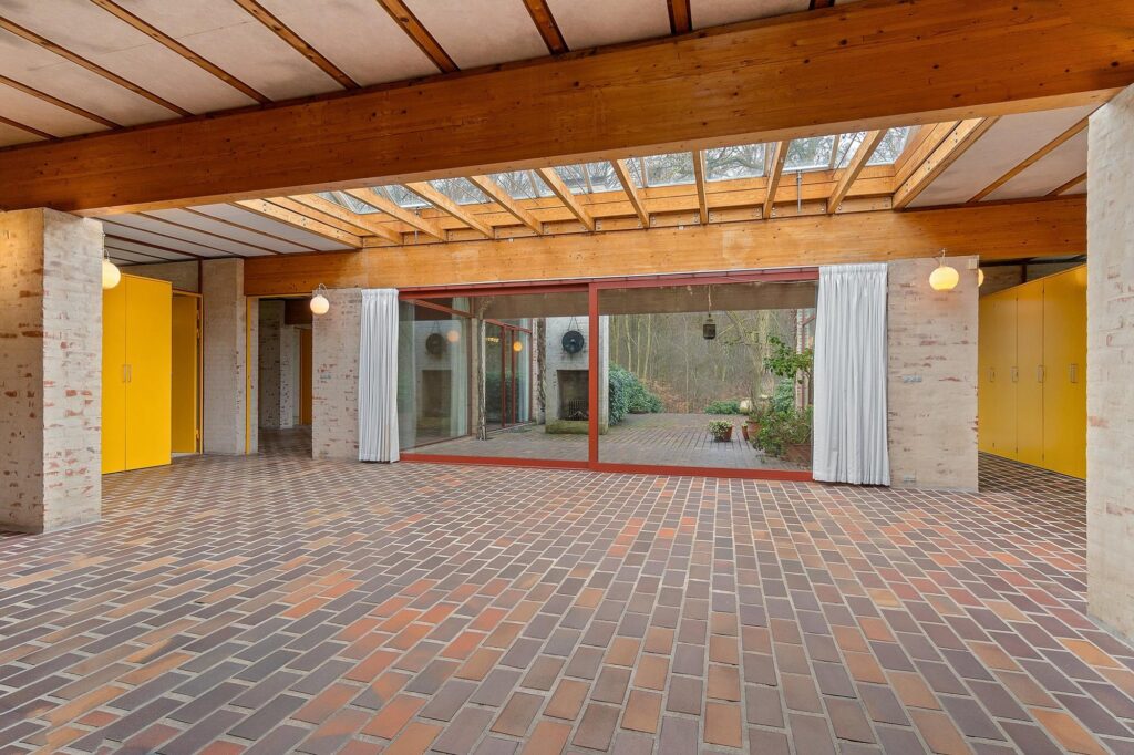 Bornebusch villa Hoff, Søllerød. Teglgulv, smukt rum, arkitekttegnet