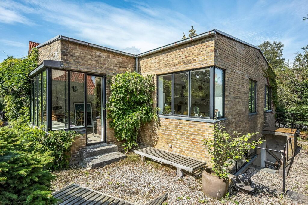 Funkis villa til salg i Gentofte. Arkitekttegnet hus til salg i Gentoft