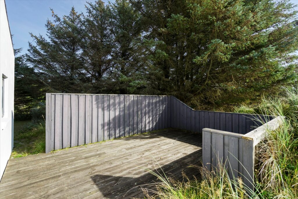 Arkitekttegnet sommerhus i Løkken, Sommerhus i smukt landskab. Til salg