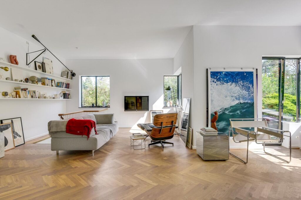 Funkis stue, cool stue, Funkis villa til salg i Gentofte. Arkitekttegnet hus til salg i Gentoft
