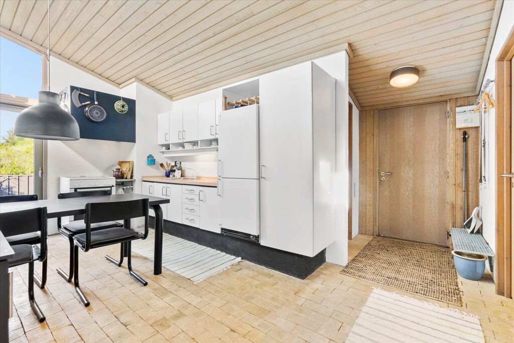 Arkitekttegnet sommerhus i Løkken, Sommerhus i smukt landskab. Til salg