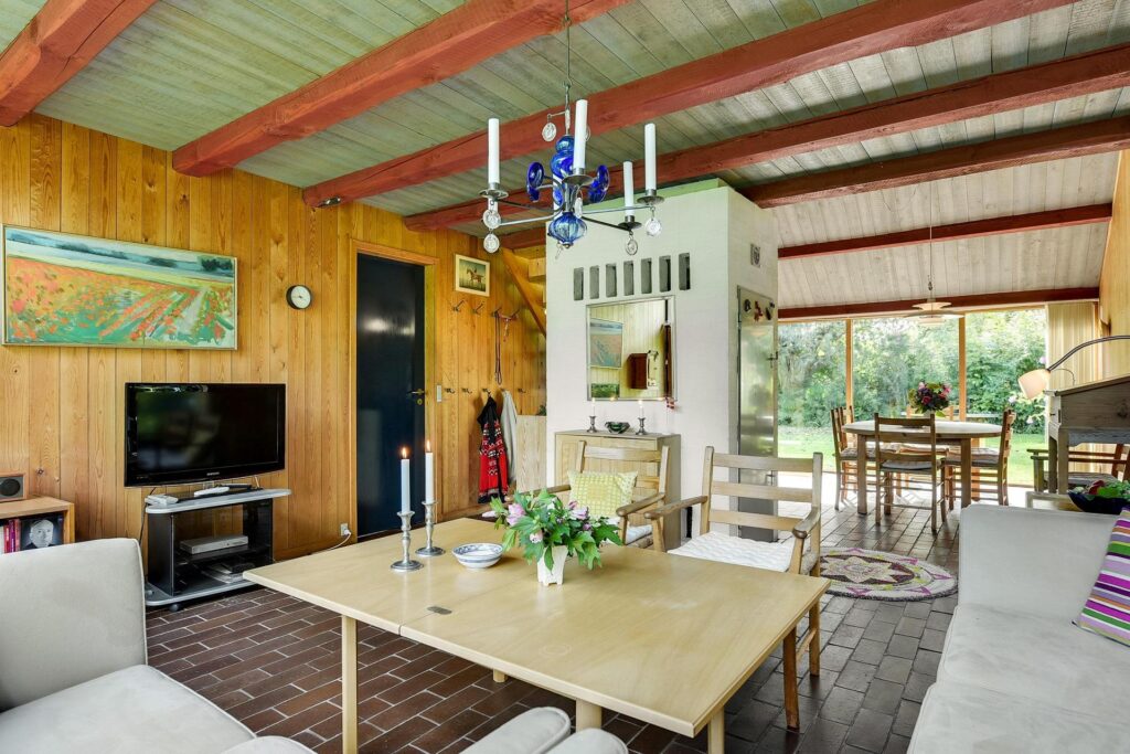 Arkitekttegnet sommerhus til salg i Gilleleje. 60'er arkitektur. Sommerhus i træ. Arkitekttegnet sommerhus