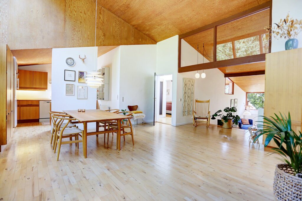 Arkitekttegnet villa til salg i Hillerød, Unik bolig i Hillerød. Ateliervindue