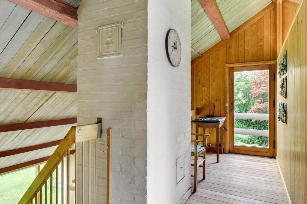 Arkitekttegnet sommerhus til salg i Gilleleje. 60'er arkitektur. Sommerhus i træ. Arkitekttegnet sommerhus