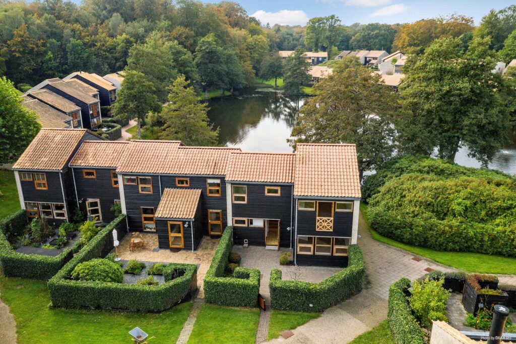 Arkitekttegnet rækkehus til salg, Sjølundsparken Hellebæk, Boje Lundgaard