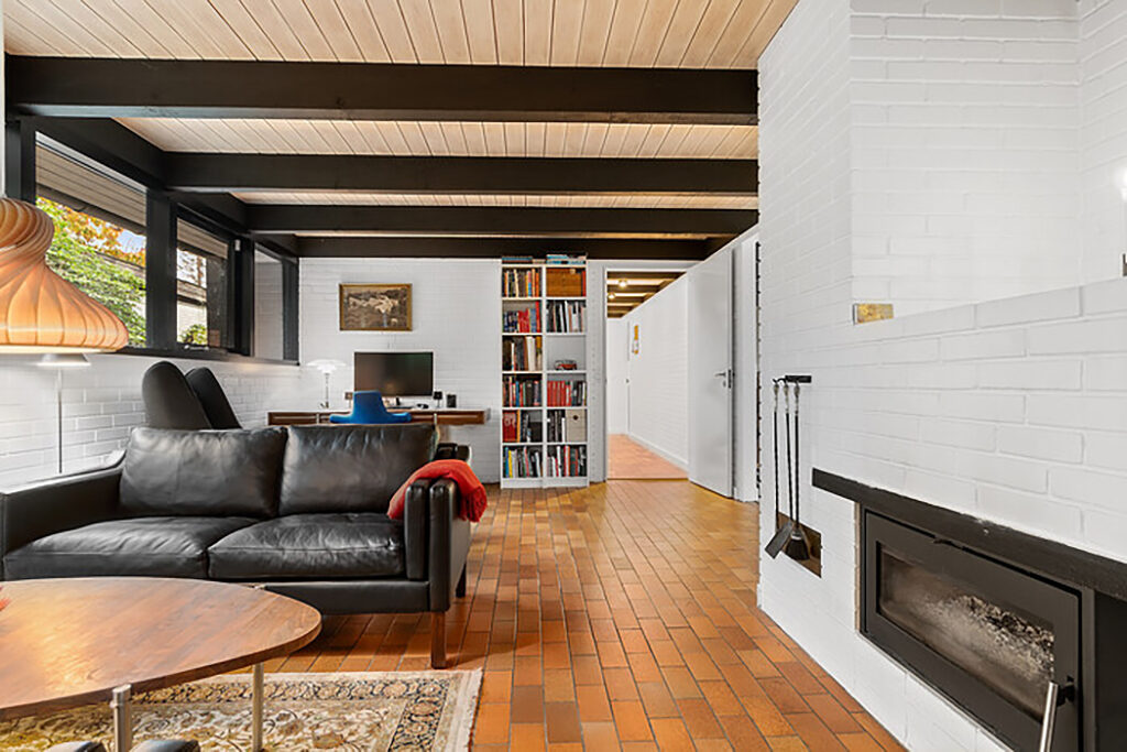 Pejsestue med klinkegulv, Arkitekttegnet hus i Gadevang ved Gribskov, Hillerød