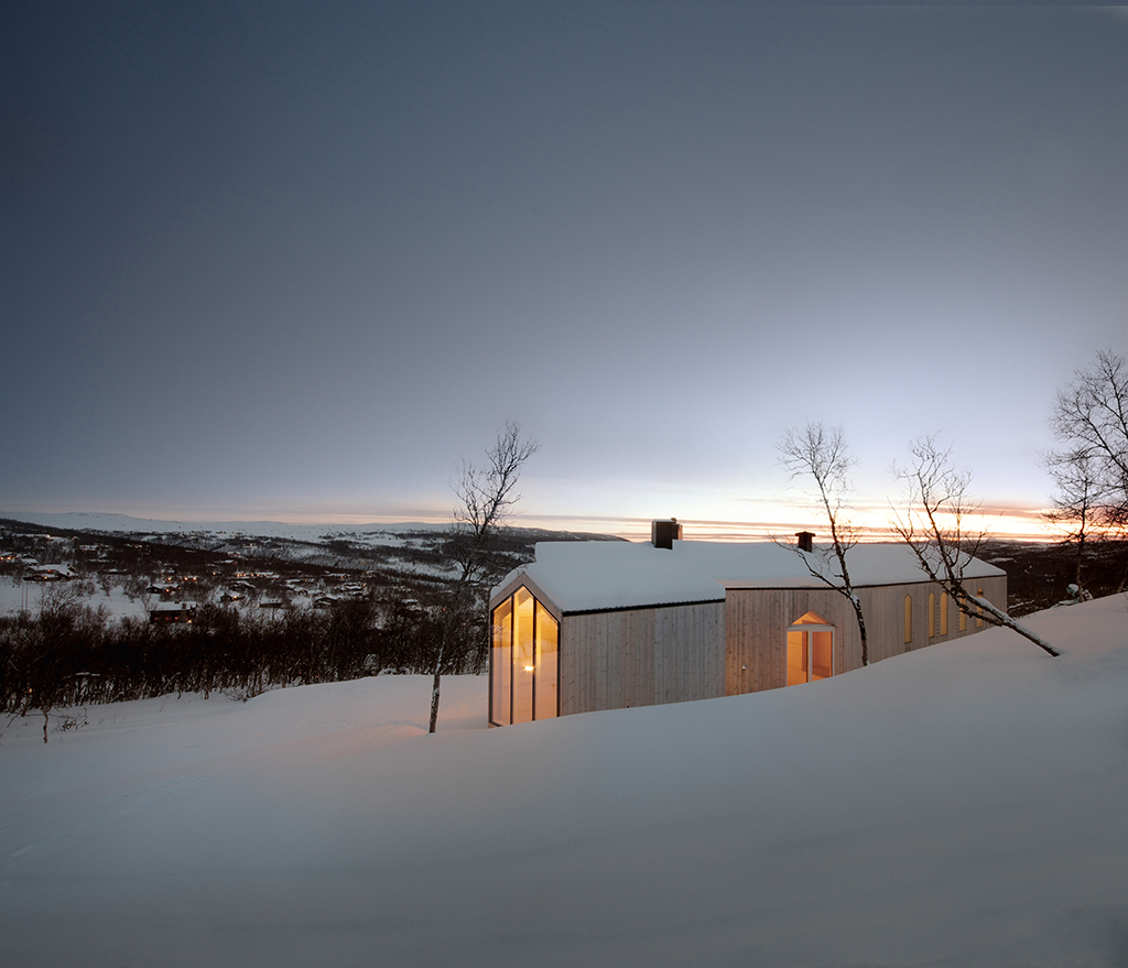 Reiulf Ramstad arkitekter, hytte i norge, arkitekttegnet fritidshus, split view mountain lodge