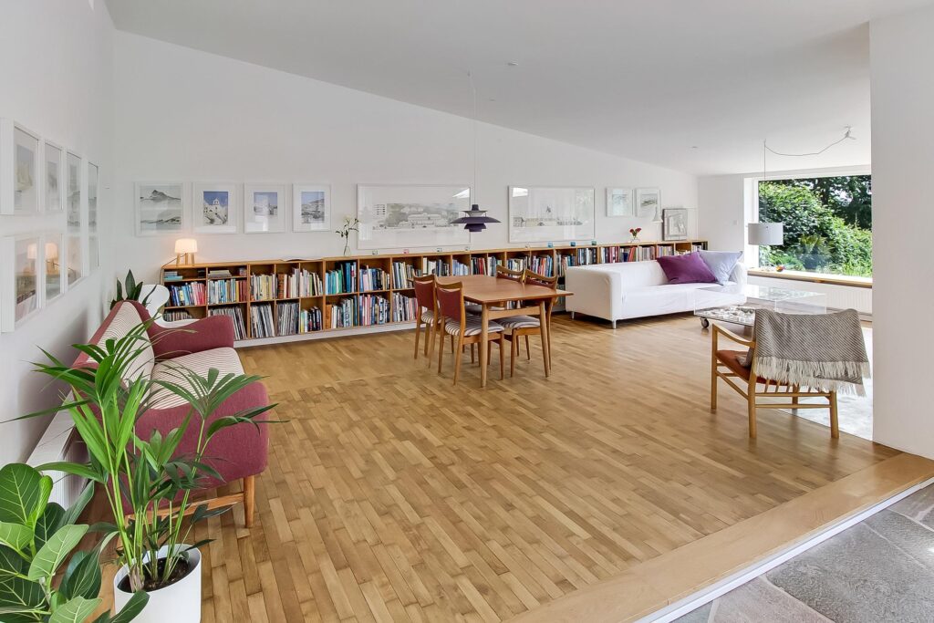Lys stue. Arkitektens eget hus.