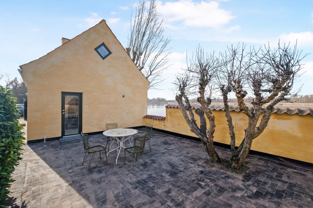 Historisk hus med udsigt over Gentofte Sø, Renoveret hus i Gentofte