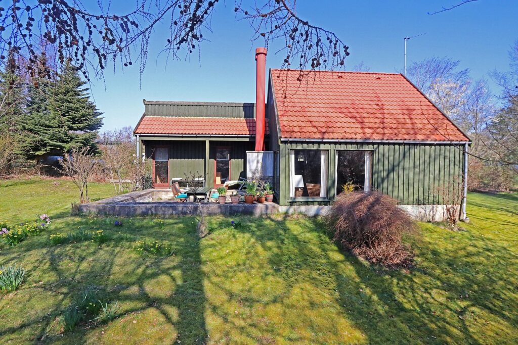 Arkitekttegnet sommerhus til salg ved Nykøbing Sj. 70'er sommerhus, Gori grøn