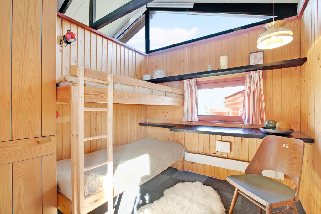arkitekttegnet sommerhus med åben til kip