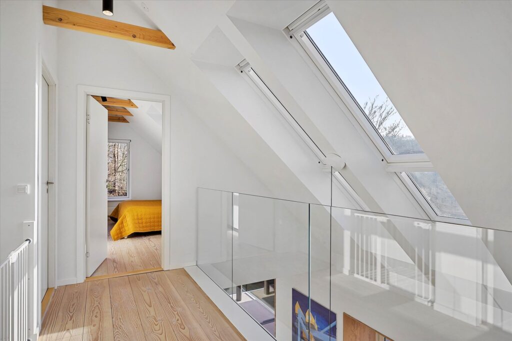 Repos med ovenlys i arkitekttegnet villa