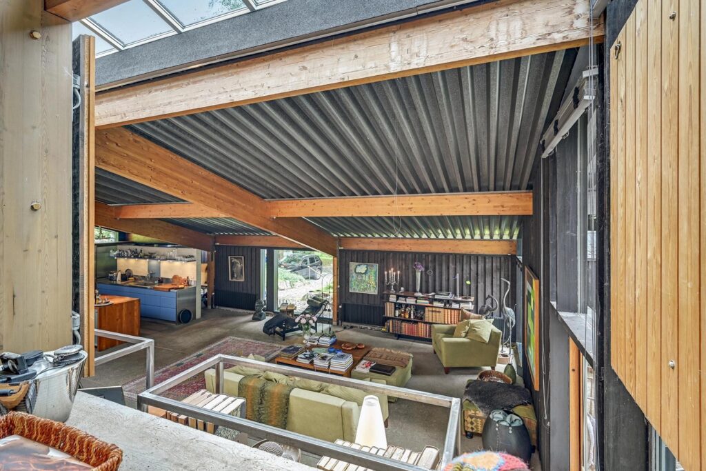 Arkitekt Svend Wichmann villa syd for Aarhus. Interiør fra fællesgården. 60'er arkitektur, 70'er arkitektur