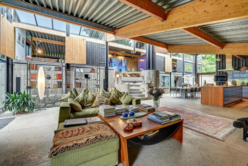 Arkitekt Svend Wichmann villa syd for Aarhus. Interiør fra fællesgården. 60'er arkitektur