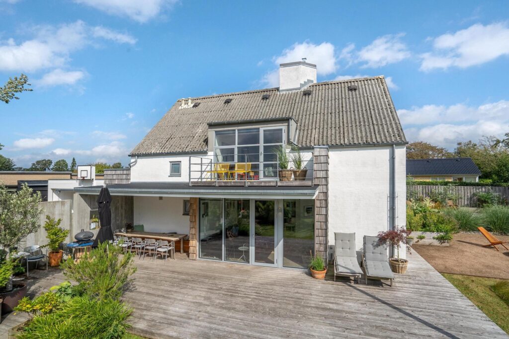 Arkitekttegnet villa i Hjørring, postmoderne hus fra 1984
