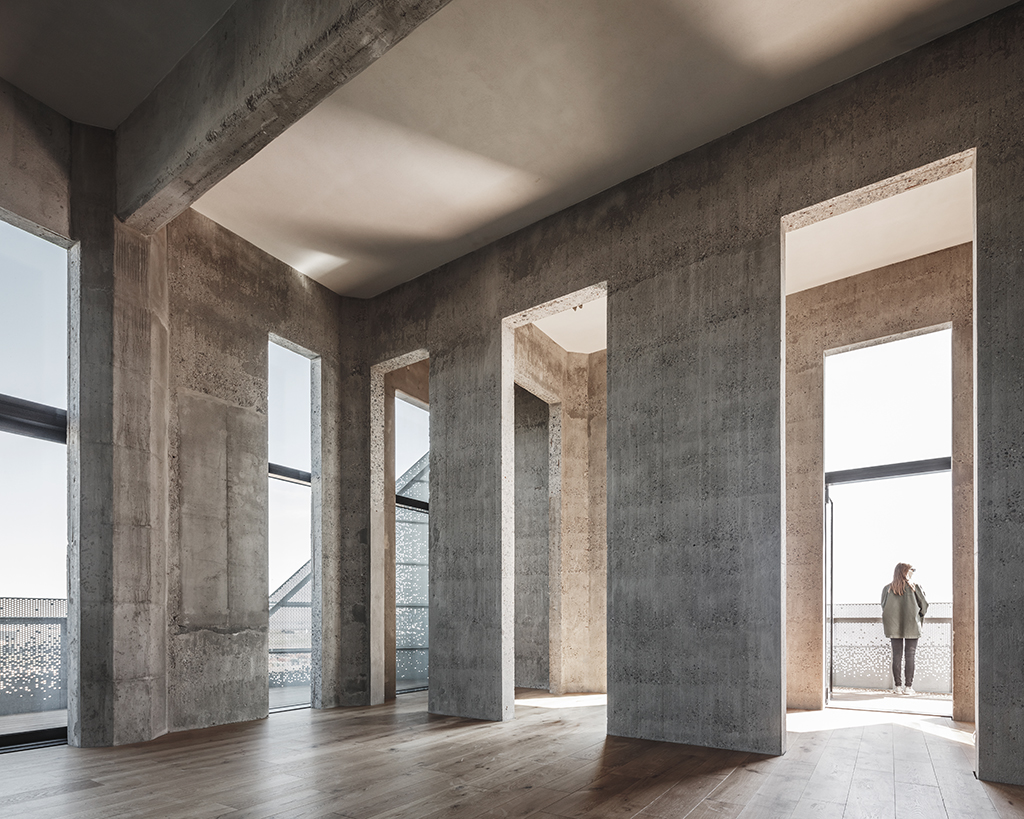 foto: Rasmus Hjortshøj - COAST, The Silo, COBE. Interiør med rå betonvægge