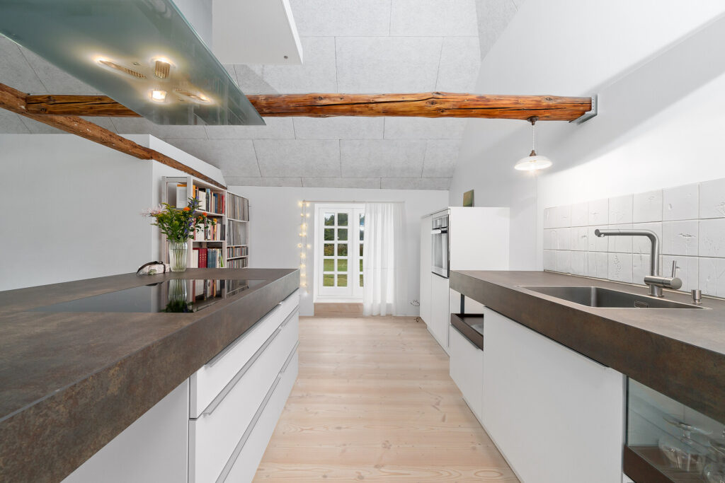 Køkken med Neolith keramiske bordplader