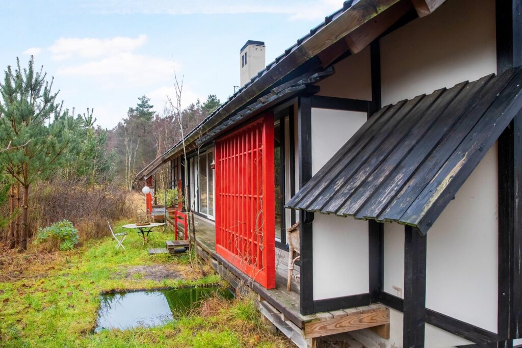 Japandi, fusion af dansk bondehus og japansk arkitektur, arkitekttegnet hus på Læsø