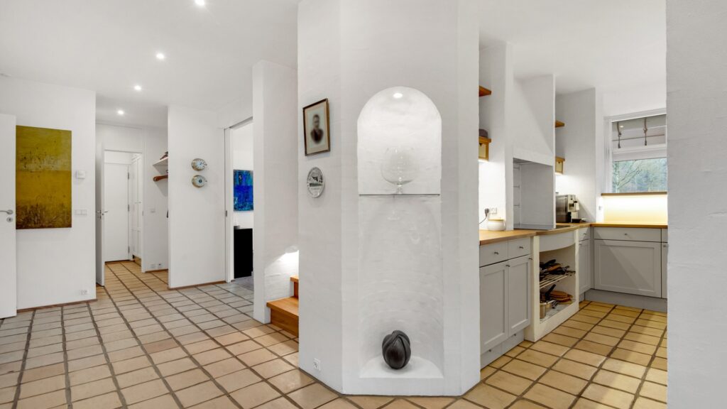 Lyst interiør i skovhytte, Arkitekttegnede huse, moderne landhus