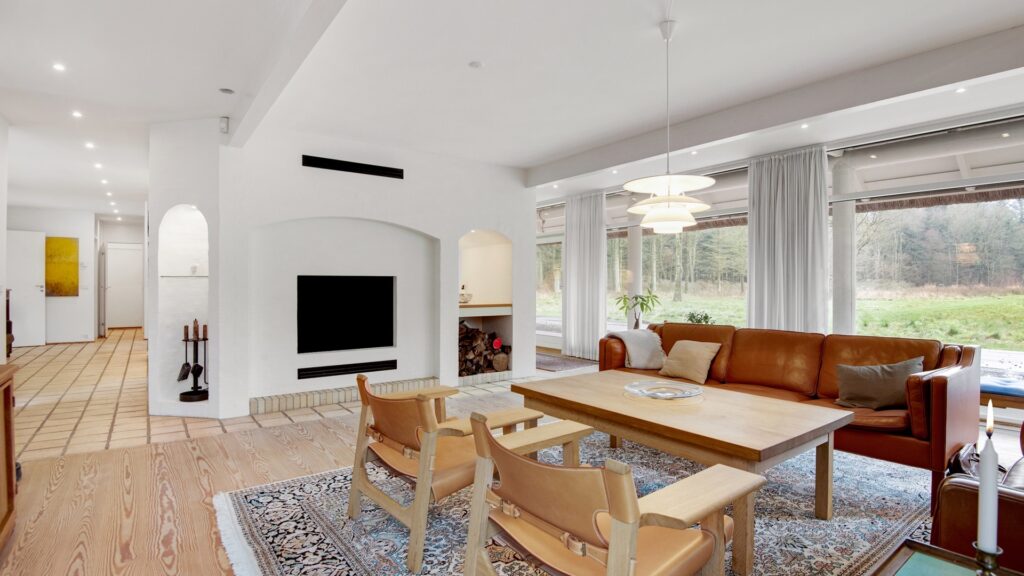 Lyst interiør i skovhytte, Arkitekttegnede huse, moderne landhus