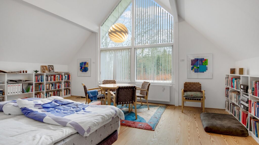 Lyst interiør i skovhytte, Arkitekttegnede huse, moderne landhus
