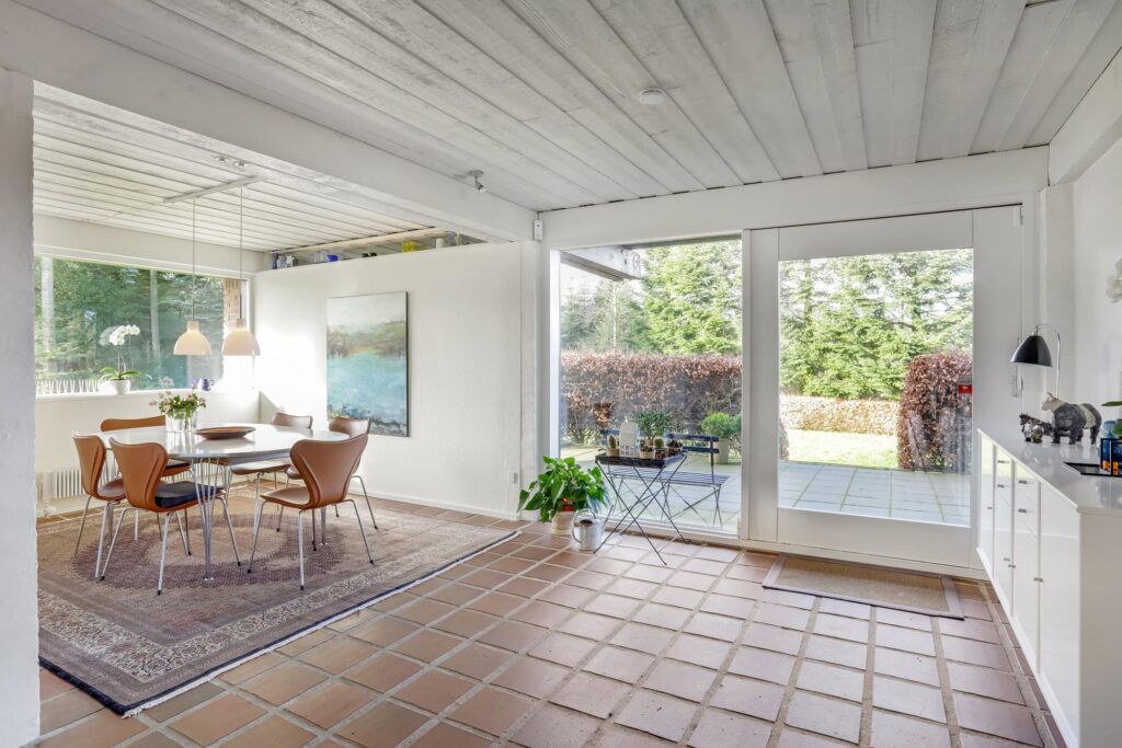 arkitekttegnet 70er hus med rustikt køkken alrum