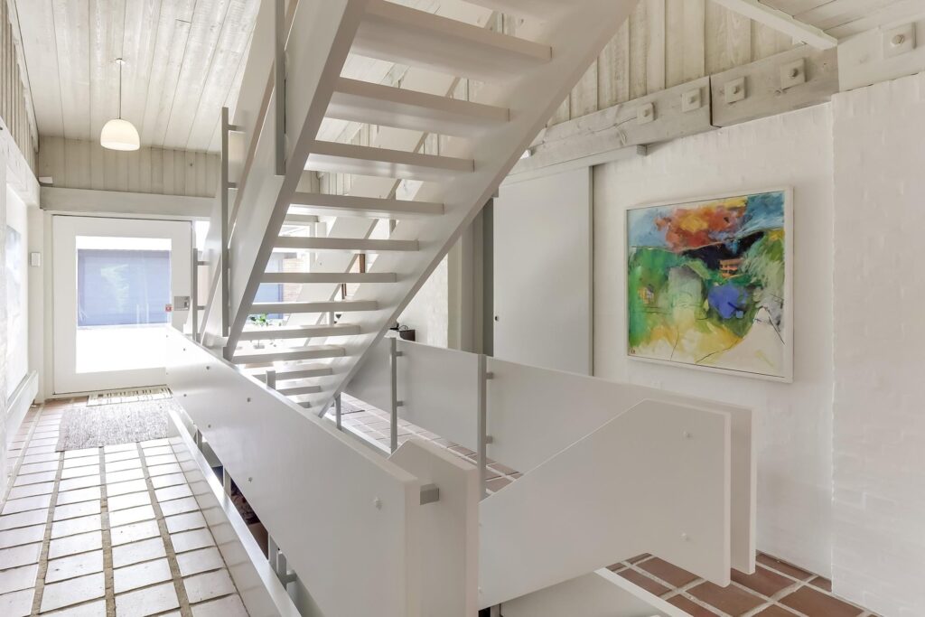 Skulpturel trappe, arkitekttegnet 70er villa, arkitekttegnet hus fra 70erne