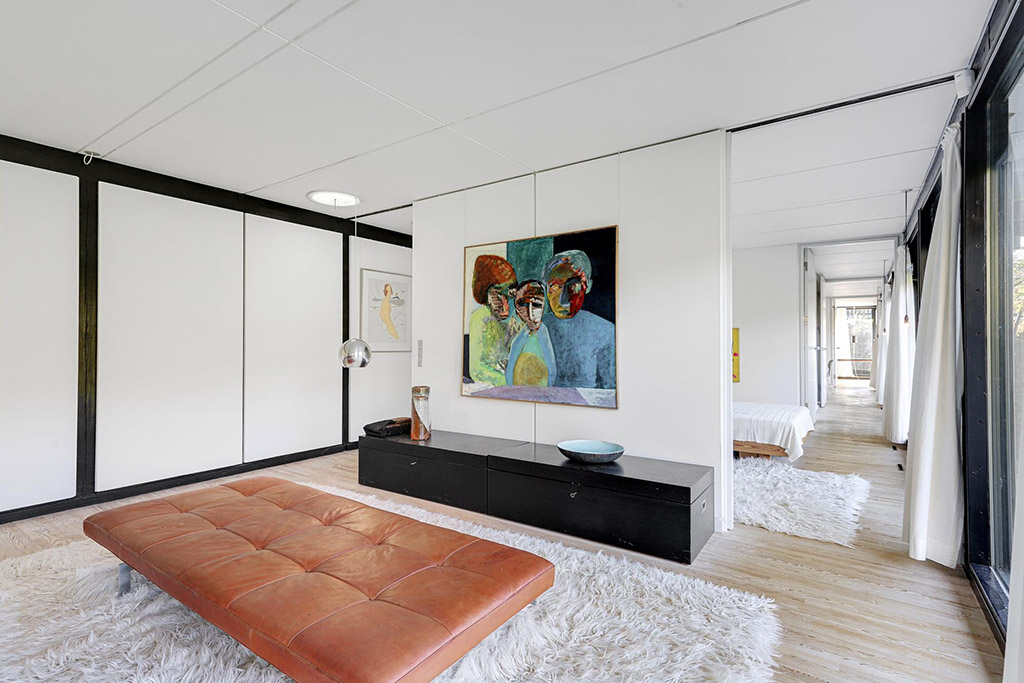 Arkitekt Jens Askov, arkitektens eget hus, 60er hus, 60er arkitektur, fladt tag, modernistisk villa, lys stue med store vinduer