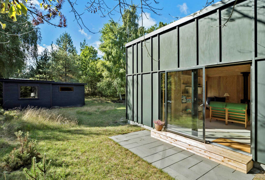 Umbragrønt sommerhus