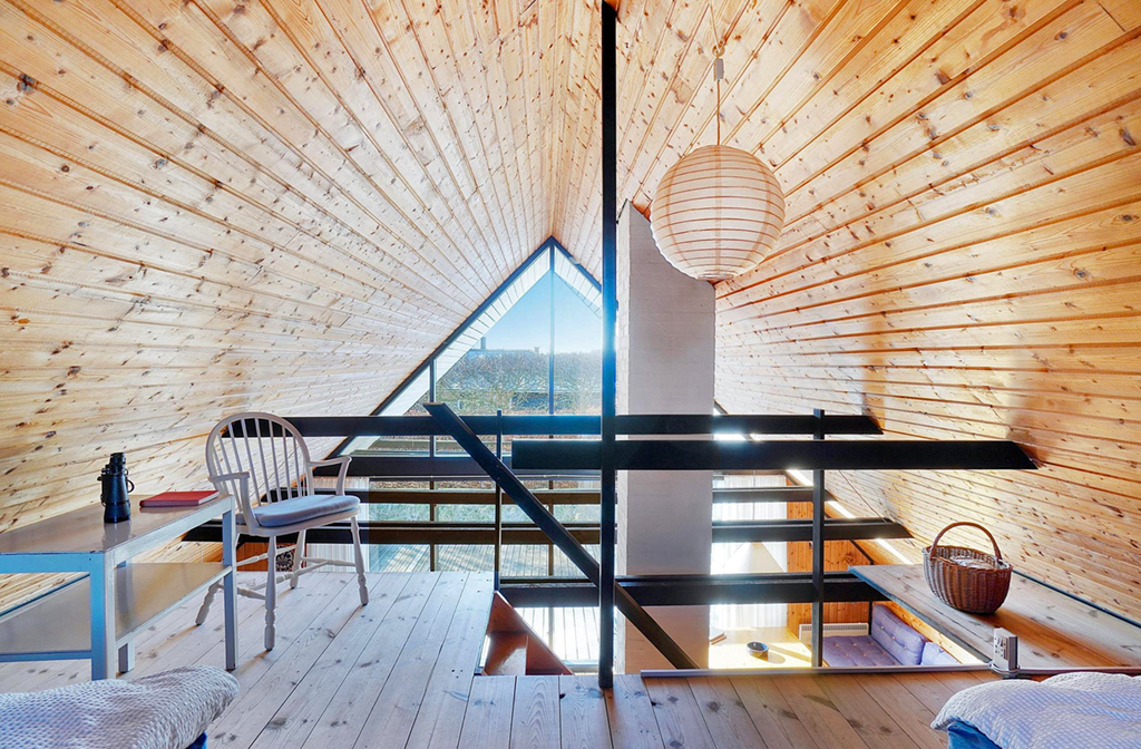 stort vinduesparti i gavl, arkitekttegnet sommerhus til salg, arkitekttegnet 60er hus til salg