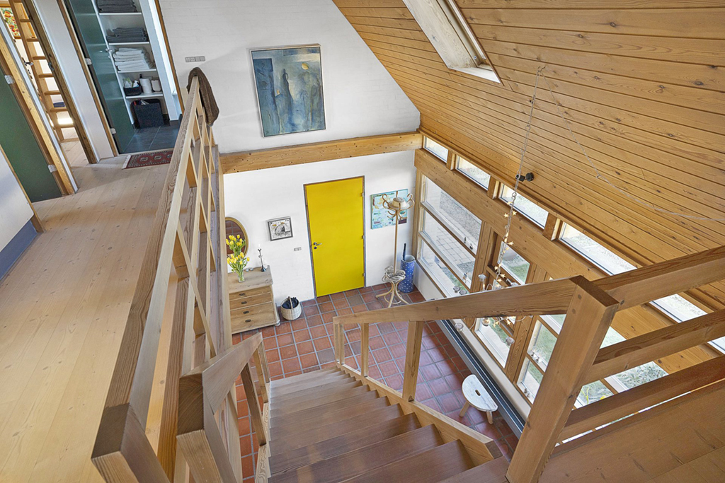 Arkitekttegnet villa fra 1970erne, mesterværker i dansk arkitektur. dobbelthøjt trapperum