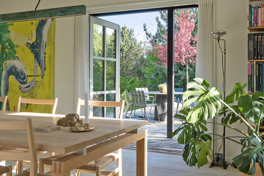 køkken alrum med adgang til terrasse. Arkitekttegnet bolig
