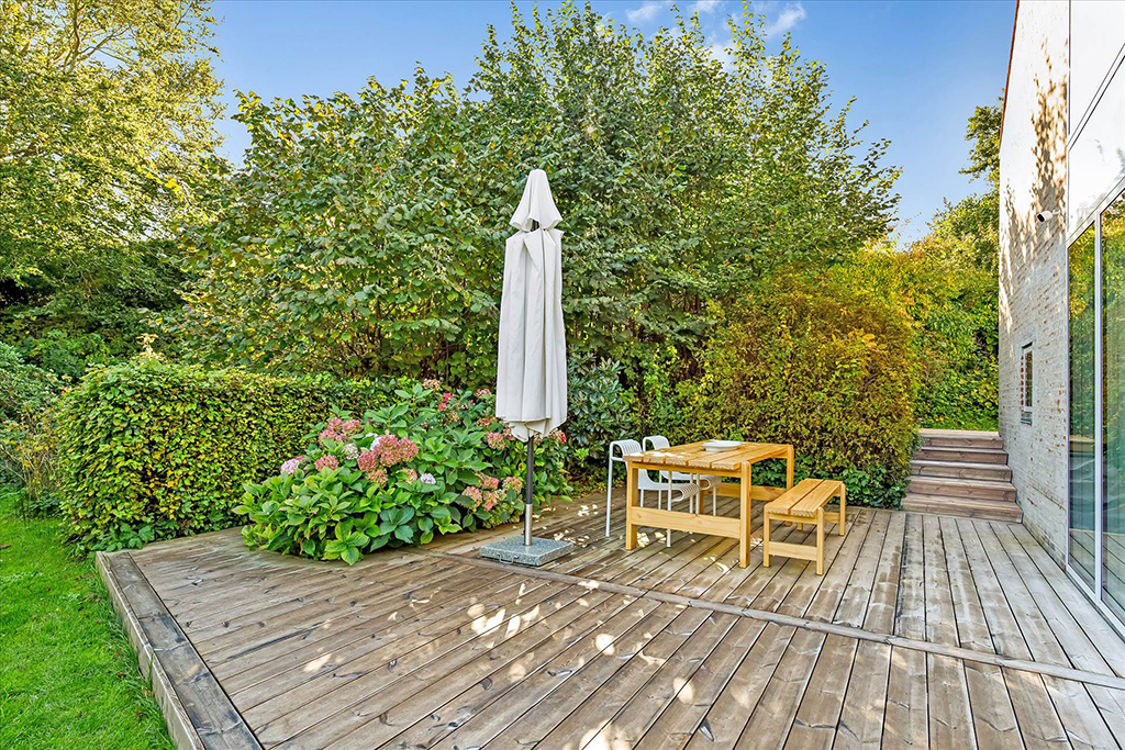 Terrasse, arkitekttegnet villa til salg, arkitekttegnet hus til salg, 80er arkitektur